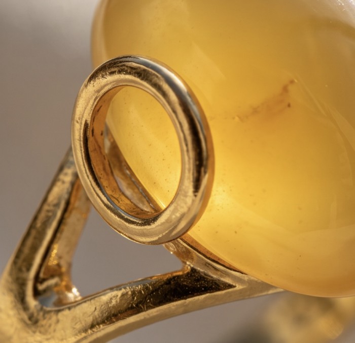 Vintage Style Authentic Golden Butterscotch Baltic Amber 18K Gold over .925 Sterling Silver entirely handcrafted ring; s. 6 - Close-up of vintage golden butterscotch amber ring stone detail