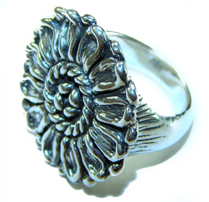 Precious SunFlower Bali made .925 Sterling Silver handcrafted Ring s. 6 - Sterling silver sunflower ring, top view, detailed petal design.