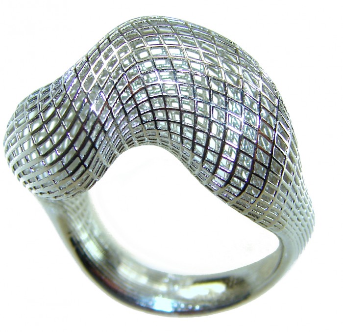 Eternity Bali made .925 Sterling Silver ring size 7 1/2 - Curved sterling silver ring with grid pattern, size 7 1/2, top view.