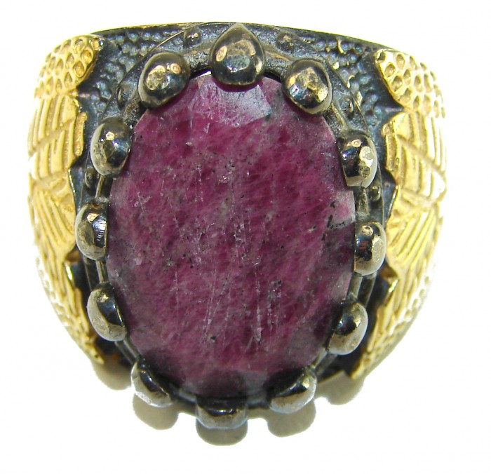 VINTAGE Beauty 18.9 carat natural Kashmir Ruby 18K Gold Black Rhodium over .925 Sterling Silver Huge handcrafted Ring s. 8 1/4 - Close-up of vintage Kashmir ruby ring with gold detailing.