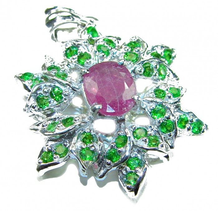 Fiesta Authentic 12.5 carat Multigem .925 Sterling Silver brilliantly handcrafted pendant - Close-up of Fiesta Authentic multigem sterling silver pendant