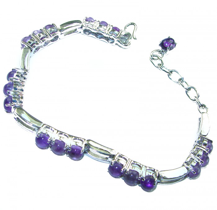 Dolce Vita - Precious Natural 19.5 carat Amethyst .925 Sterling Silver handcrafted bracelet - Amethyst bracelet with clasp detail, silver setting, top view.