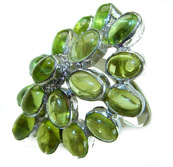 Alessia authentic 29.9 carat genuine Brazilian Peridot .925 Sterling Silver handmade Ring s. 7 - Close-up of Alessia Brazilian Peridot ring, 29.9 carat, .925 silver setting.