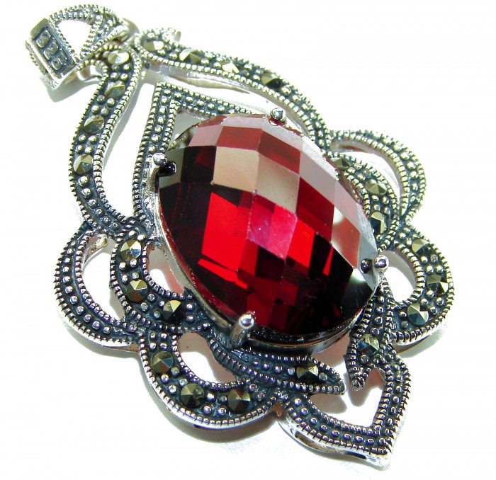 Crimson Fire Authentic 12.4 carat Garnet .925 Sterling Silver brilliantly handcrafted pendant - Close-up of Crimson Fire 12.4 carat garnet in ornate .925 sterling silver