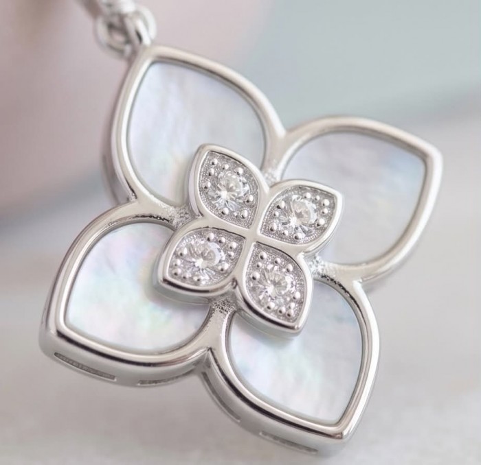 Precious Clover Blister Pearl rhodium over .925 Sterling Silver .925 Sterling Silver Necklace - Close-up of Precious Clover Blister Pearl pendant in sterling silver.