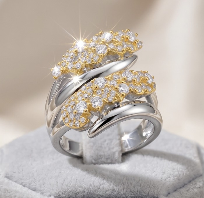 Natural 4.5 carat White Topaz 2 tones .925 Sterling Silver handcrafted ring; s. 6 - Close-up of two-tone sterling silver ring with white topaz stones.