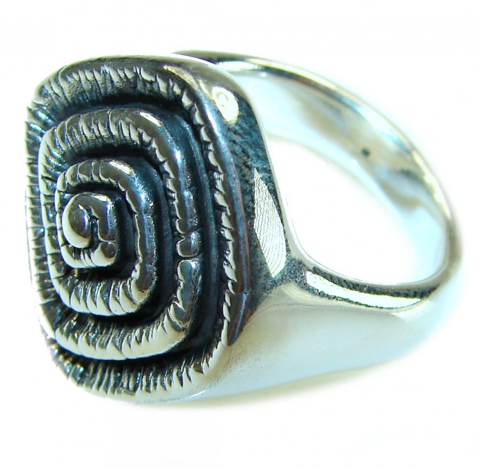 Natural Beauty Italy Made Silver Sterling Silver ring s. 8 - Silver ring with spiral design, angled side view