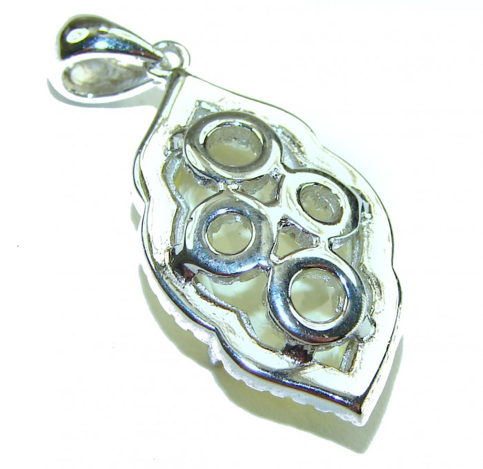 Divine Beauty 10.5 carat Lemon Quartz .925 Sterling Silver Handcrafted .925 Sterling Silver handcrafted pendant - Sterling silver pendant with round settings, top view.
