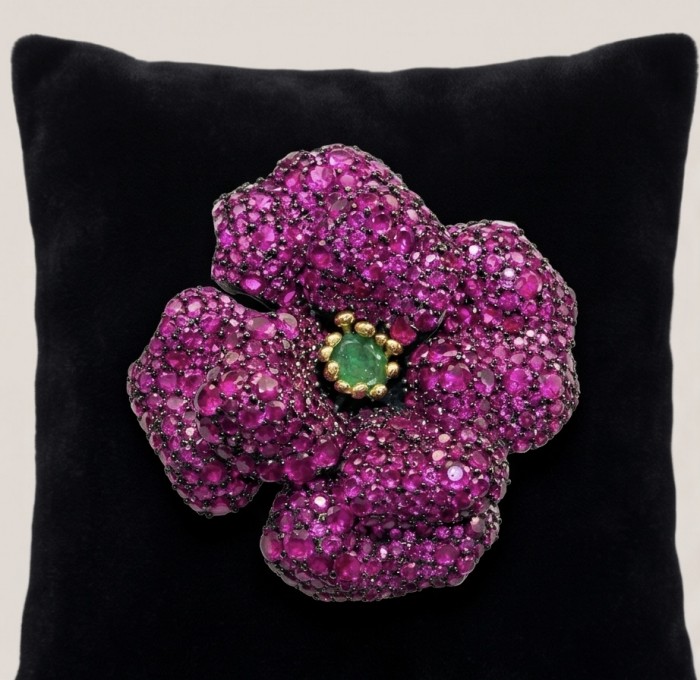 Black Label Collection - Retro Style - Rose Genuine 42.5 carat Ruby 2 tones .925 Sterling Silver dipped in rhodium handmade Pendant - Brooch - Close-up of rose-shaped jewelry with gemstones on a black cushion.