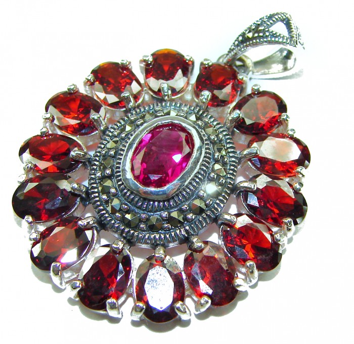 Marvelous Natural 20.8 carat Mozambique Garnet .925 Sterling Silver Handcrafted pendant - Close-up of garnet pendant with silver detailing