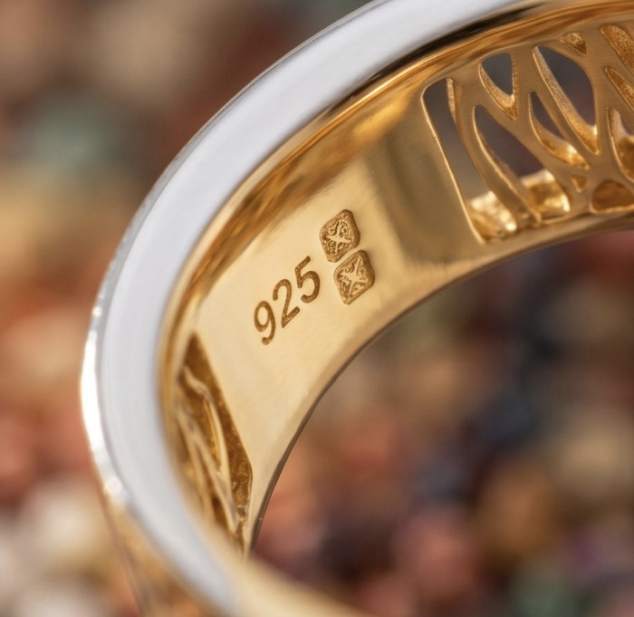 Secret code Precious Natural two tones .925 Sterling Silver Women ring size 6 - Close-up of ring interior showing "925" stamp in two-tone sterling silver.