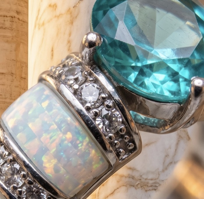 Wonderland 3.1 carat Paraiba Tourmaline .925 Sterling Silver Handcrafted Ring size 7 1/2 - Close-up of Wonderland Paraiba Tourmaline ring in sterling silver