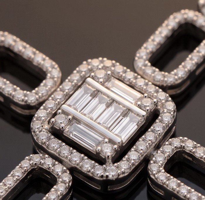 Art Deco - Luxurious natural 12.5 carat White Topaz .925 Sterling Silver Perfectly handcrafted bracelet - Stone close-up of Art Deco 12.5 carat White Topaz with .925 silver.