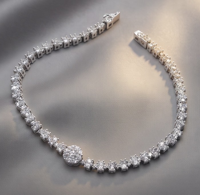 Art Deco - Luxurious natural 10.5 carat White Topaz .925 Sterling Silver Perfectly handcrafted bracelet - Elegant Art Deco white topaz necklace on display surface.