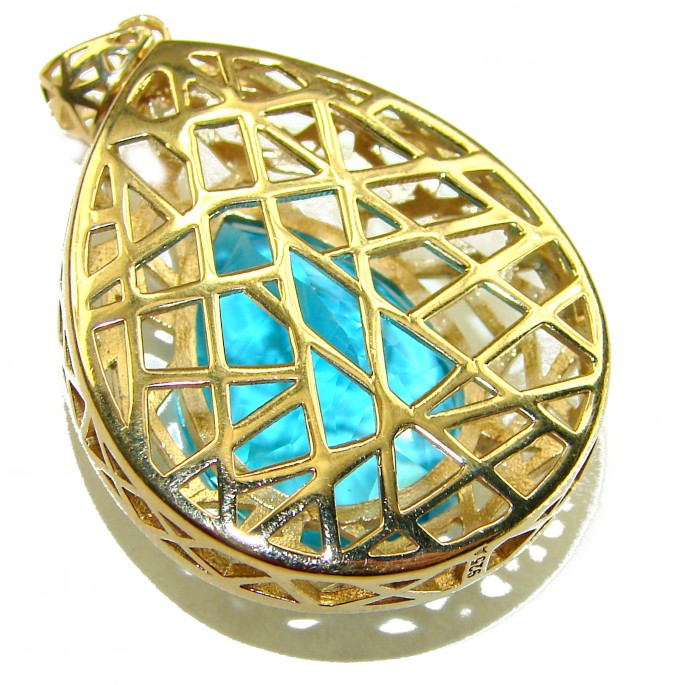 Oceania Pear cut 22.8 carat Swiss Blue Topaz 18K Gold over .925 Sterling Silver Handcrafted Pendant - Close-up of Oceania Pear Swiss Blue Topaz in gold lattice setting.