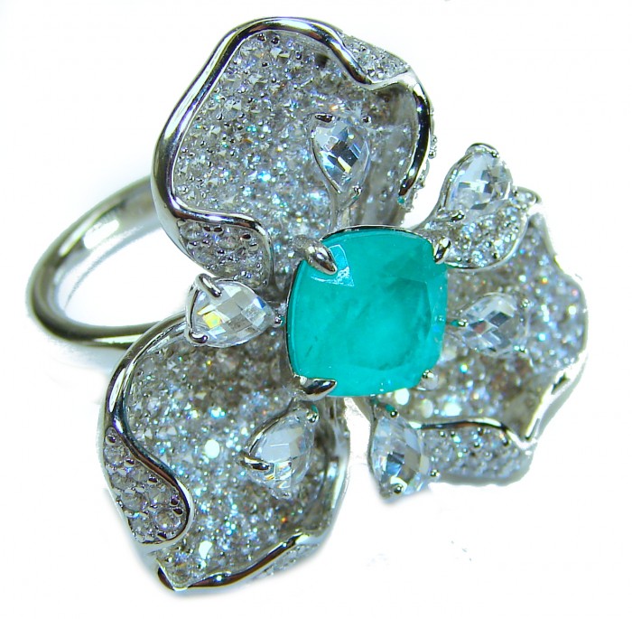 Exotic Beauty 5.5 carat Colombian Emerald .925 Sterling Silver dipped in 18K Gold over Handcrafted Ring size 6 - Close-up of Exotic Beauty 5.5 ct Colombian Emerald ring in sterling silver