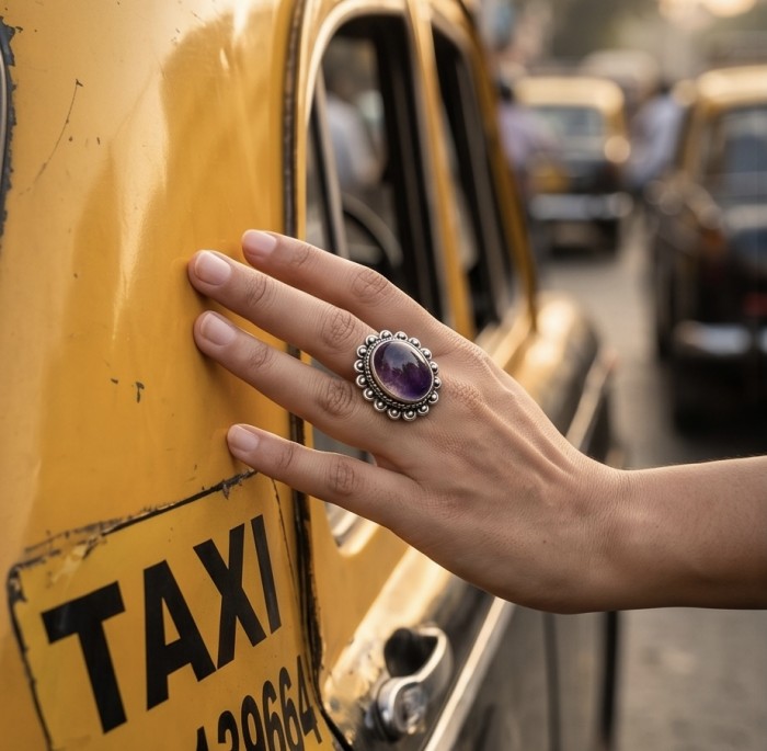 15.5 carat Amethyst .925 Sterling Silver Handcrafted Ring size 7 1/4 - Amethyst ring on hand, taxi backdrop, 15.5 carat, .925 sterling silver