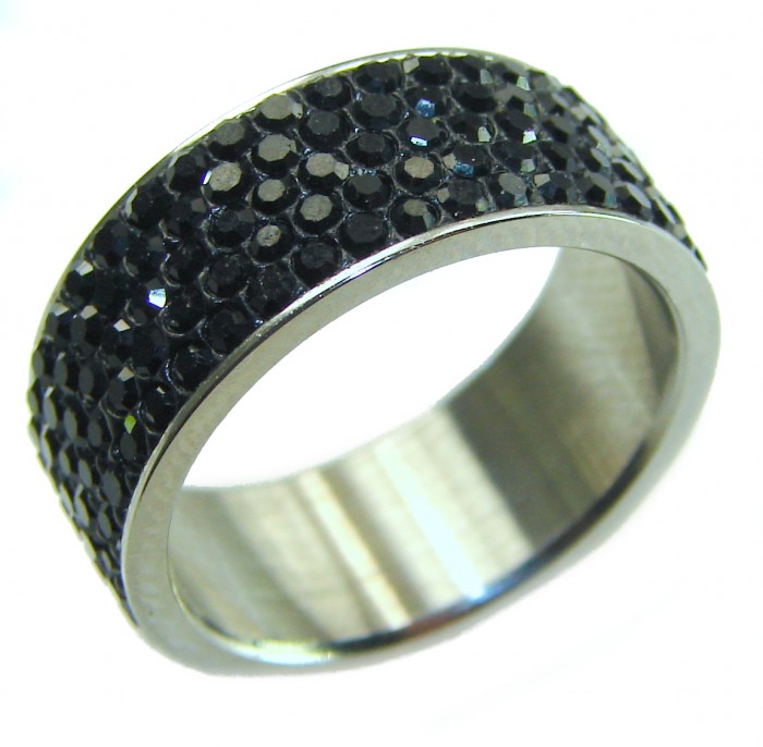 Most incredible 7.5 carat black Spinel .925 Sterling Silver handmade Cocktail Ring s. 7 - Side view of black spinel sterling silver ring with detailed stones.