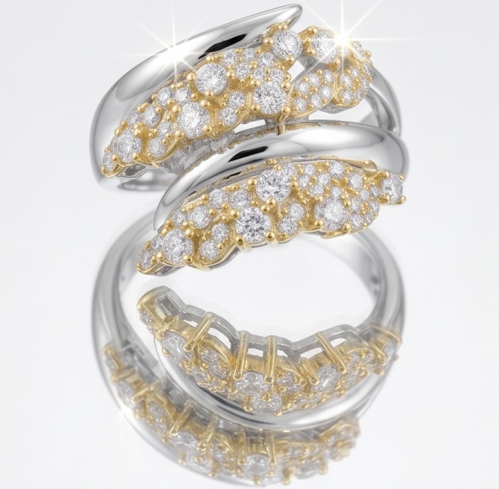 Natural 4.5 carat White Topaz 2 tones .925 Sterling Silver handcrafted ring; s. 7 - Close-up of white topaz ring in two-tone sterling silver.