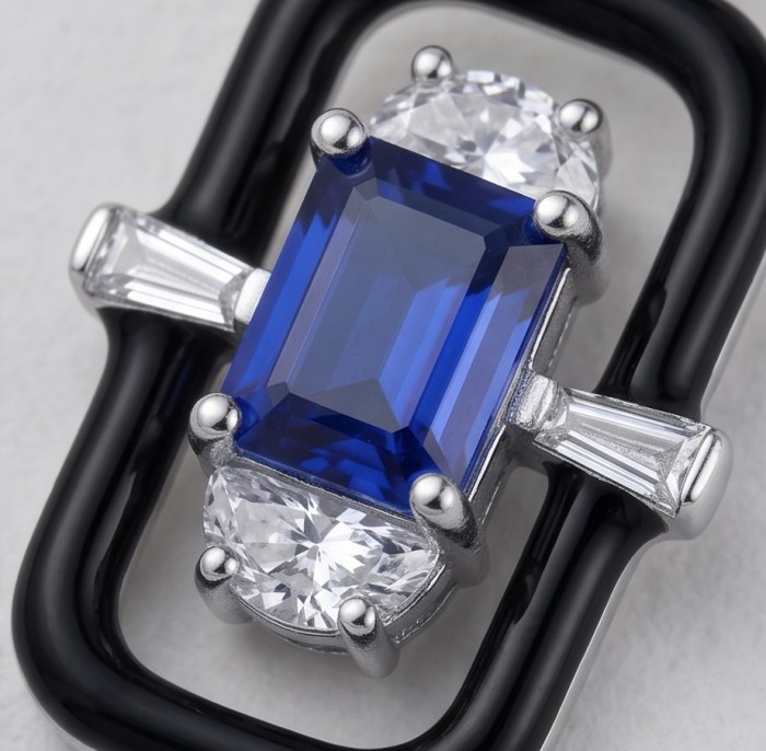 Art Deco 4.5 carat Sapphire black enamel .925 Sterling Silver handcrafted earrings - Stone close-up of Art Deco sapphire with black enamel setting