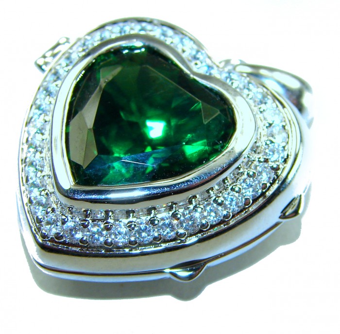 Secret compartment Authentic 18.5 carat Green Helenite .925 Sterling Silver Pendant - Close-up of heart-shaped green Helenite pendant with diamond trim