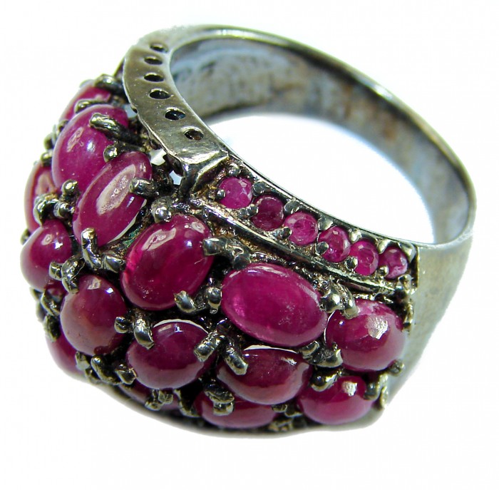 Bella Rosa Genuine 22.8 carat Ruby .925 Sterling Silver dipped in black rhodium Statement Ring size 9 - Close-up of Bella Rosa 22.8 ct ruby ring in .925 sterling silver