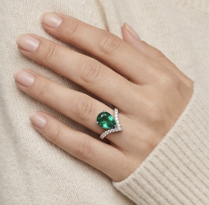 Precious Green Drop 12.2 CARAT Chrome Diopside .925 Sterling Silver Statement Ring s. 7 - Worn on hand: 12.2 carat green diopside ring with sterling silver band.