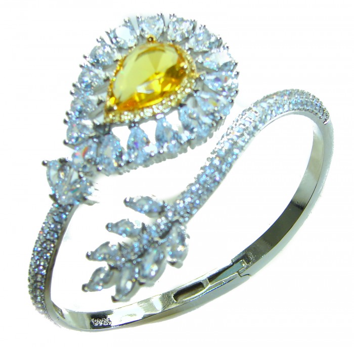 Dolce Vita - Precious Natural 18.5 carat yellow Sapphire .925 Sterling Silver handcrafted LARGE bracelet - Bracelet with yellow sapphire and diamonds, side view close-up.