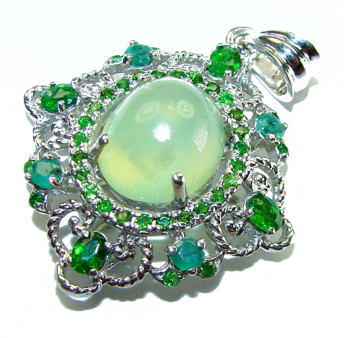 Celtic Spirit authentic fancy cut 14.5 carat Prehnite Emerald .925 Sterling Silver handcrafted Statement Pendant - Close-up of Celtic Spirit Prehnite Emerald pendant detailing stones