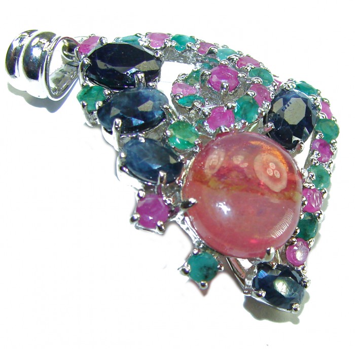 22.2 carat oval cut Brazilian Golden Tourmaline .925 Sterling Silver Perfectly handcrafted pendant - Close-up of Brazilian golden tourmaline and gemstone pendant.