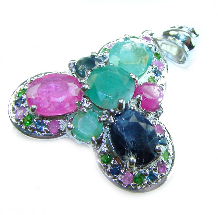 Authentic 12.5 carat Emerald Sapphire .925 Sterling Silver handcrafted Pendant - Pendant stone close-up showing emerald and sapphire cluster design