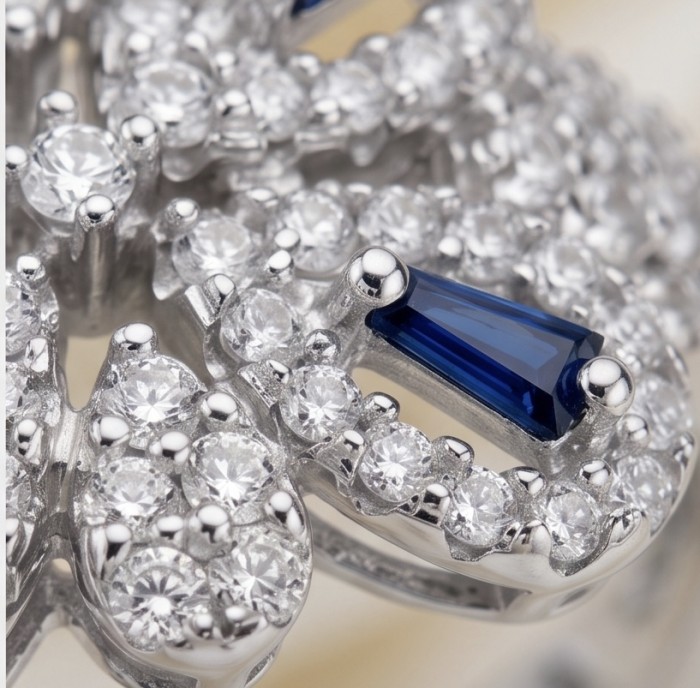 Art deco - Real 3.2 carat Sapphire Italy Made Silver Sterling Silver spinning ring s 7 - Stone close-up of silver sterling Art Deco jewelry with sapphire and diamonds.