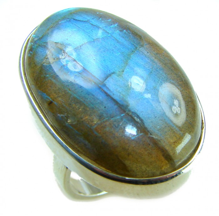 Shimmering Natural Labradorite .925 Sterling Silver handcrafted Large ring size 8 adjustable - Close-up of a shimmering labradorite set in .925 sterling silver.