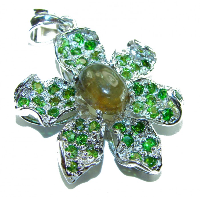 Rio de Janeiro - 12.5 carat green Brazailian Tourmaline 14K Gold over .925 Sterling Silver handcrafted Pendant - Green Brazilian tourmaline flower pendant, top view