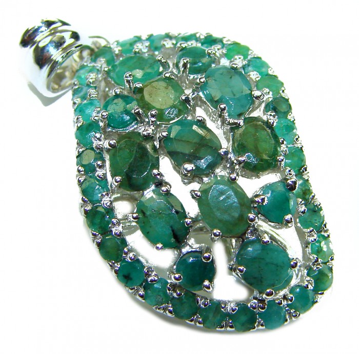 Luxurious 18.5 carat Colombian Emerald .925 Sterling Silver handcrafted pendant - Emerald pendant close-up, 18.5 carat, .925 sterling silver setting.