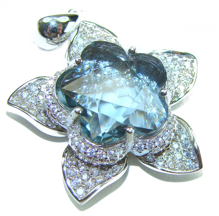 Sublime genuine 15.5 carat Tanzanite .925 Sterling Silver handmade Pendant - Pendant with tanzanite and diamonds, close-up view.