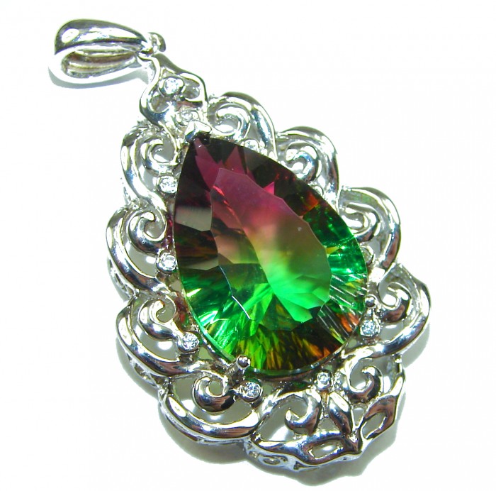25.2 carat pear cut Brazilian Tourmaline .925 Sterling Silver Perfectly handcrafted pendant - Close-up of 25.2 carat pear cut Brazilian Tourmaline pendant