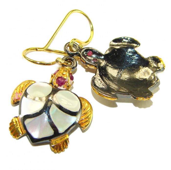 SEA TURTLES Style genuine Pearl 18K Gold over .925 Sterling Silver earrings - Turtle earrings with pearl, 18K gold, and .925 silver, front and back view.