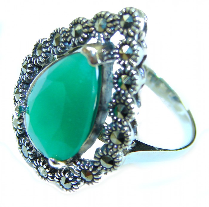 Stella - Very Unique authentic 11.5 carat Jade .925 Sterling Silver handcrafted Ring s. 7 1/4 - Close-up of jade and silver ring with decorative setting