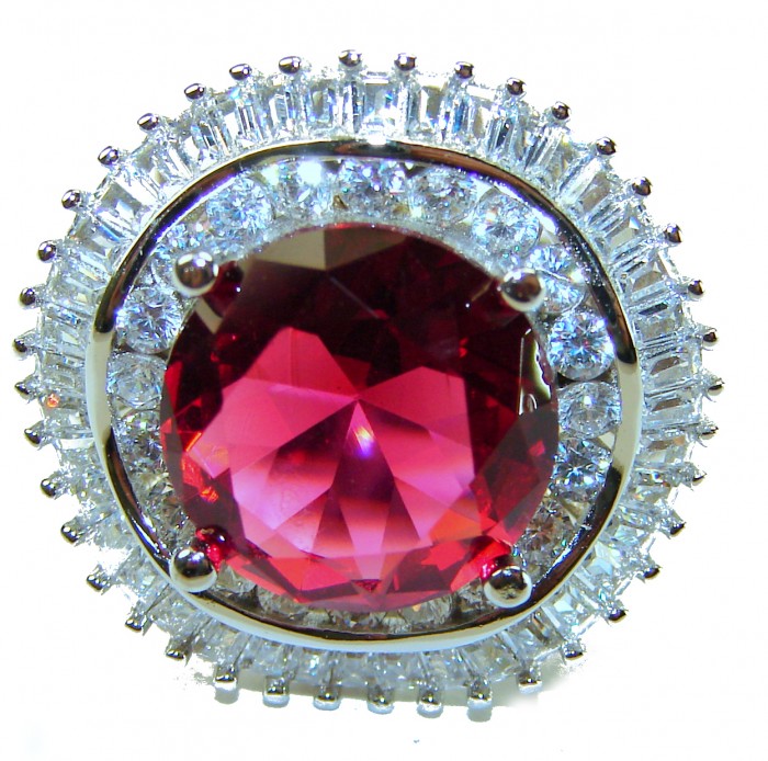 Passion 15.5 carat round cut Red Garnet .925 Sterling Silver handcrafted ring; s. 7 - Close-up of Passion 15.5 carat round red garnet in .925 sterling silver.
