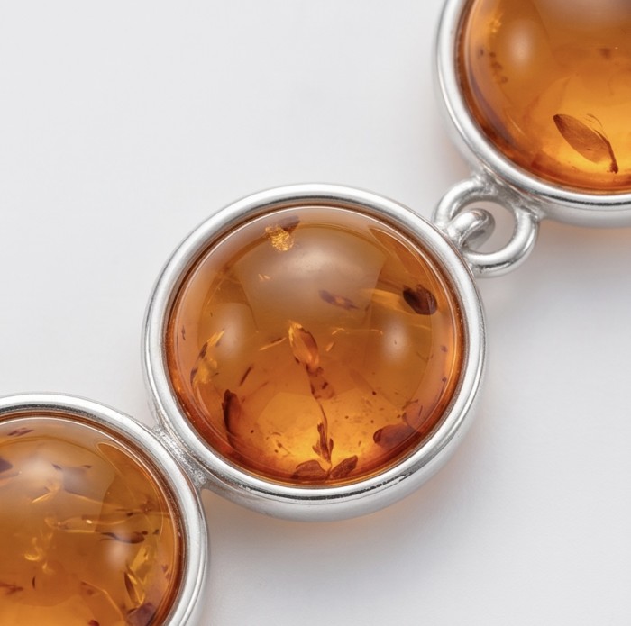 Excellent quality Cognac color Baltic Amber .925 Sterling Silver entirely handcrafted Bracelet - Close-up of Cognac Baltic Amber in .925 Sterling Silver setting