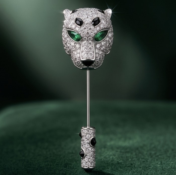 Precious Gaphard Natural 0.5 carat Emerlad black enamel .925 Sterling Silver handcrafted Brooch - Panther brooch with emerald eyes, front view on a green background.