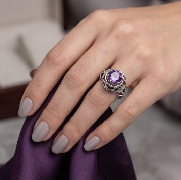 20.5 carat Amethyst .925 Sterling Silver Handcrafted Brutalist Ring size 8 1/2 - Amethyst ring on hand, 20.5 carat, .925 sterling silver, artisanal design.
