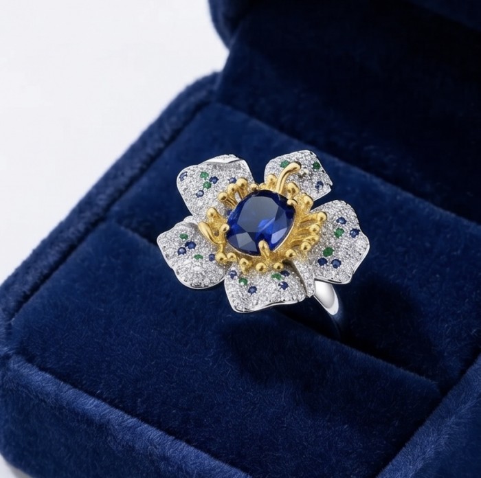 Luxurious exotic Flower 3.7 carat Sapphire Emerald 2 tones .925 Sterling Silver handcrafted Ring size 7 1/4 - Sapphire flower ring in box, top view showing detailed gemstone setting