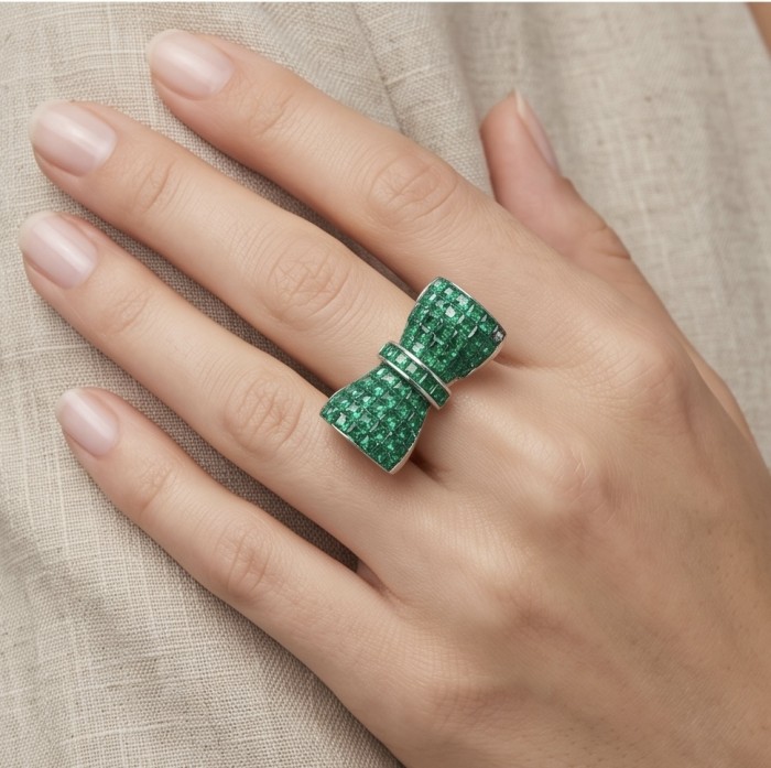 Precious Emerald bow- mystery setting authentic 16.2 carat Emerald .925 Sterling Silver Eternity Ring size 6 3/4 - Emerald bow ring, 16.2 carat, worn on hand, top view.