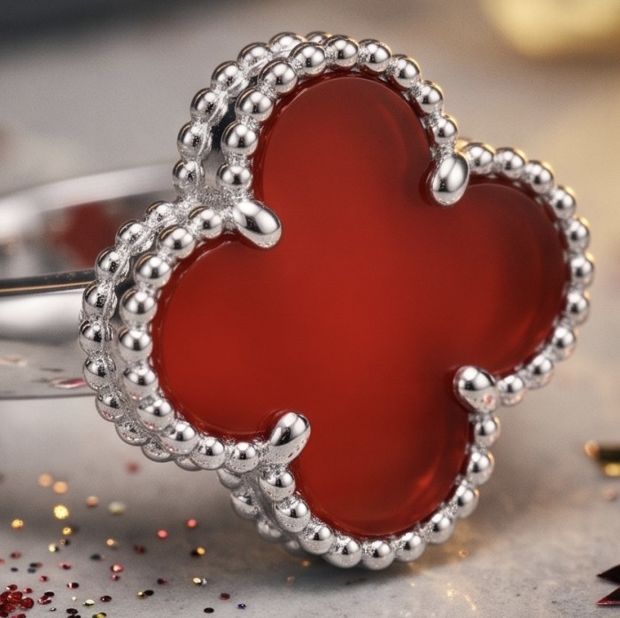 A four-leaf clover Coral .925 Sterling Silver handcrafted ring s. 6 1/4 - Four-leaf clover coral ring close-up, .925 sterling silver details
