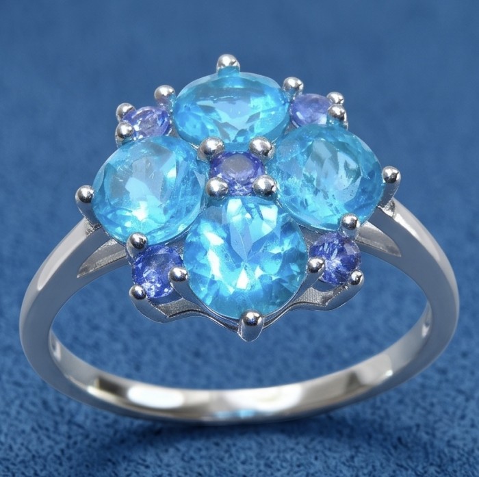 Ocean Blue 5.2 carat Swiss Blue Topaz .925 Silver handcrafted Cocktail Ring s. 8 - Close-up of Ocean Blue Topaz ring in .925 silver on blue background
