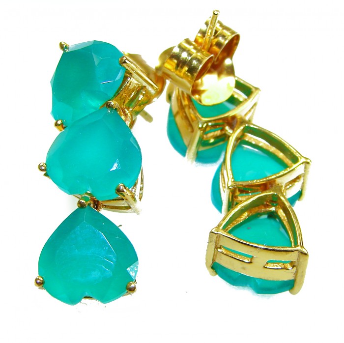 Giovanna - Authentic 21.9 carat Colombian Emerlad .925 Sterling Silver dipped in 22K Gold handcrafted earrings - Close-up of gold and emerald earrings, back and side view.