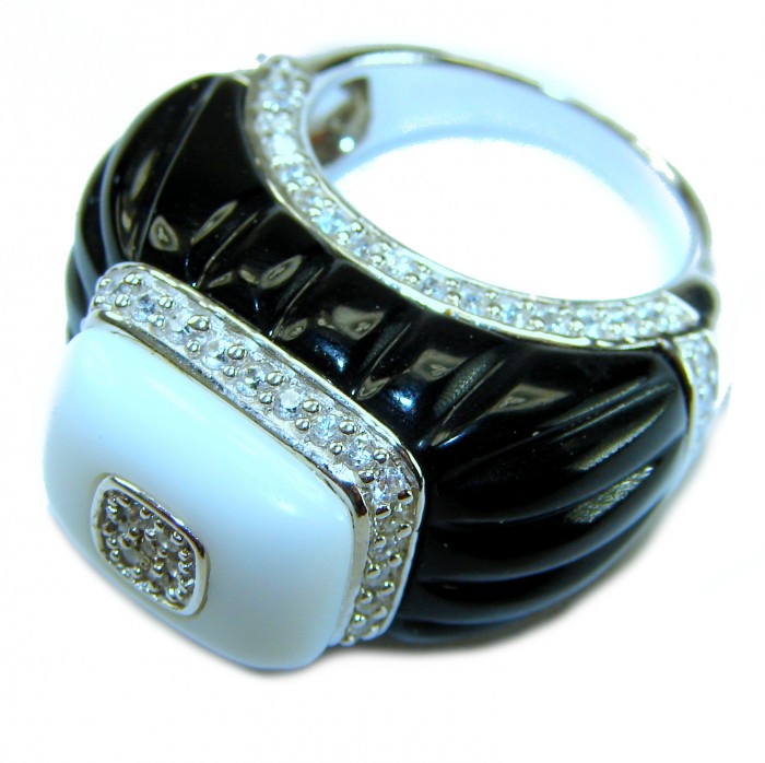 Divine Creation 10.5 carat Howlite black Enamel .925 Sterling Silver handcrafted LARGE Ring s. 7 - Close-up of Divine Creation ring, black enamel and howlite detail