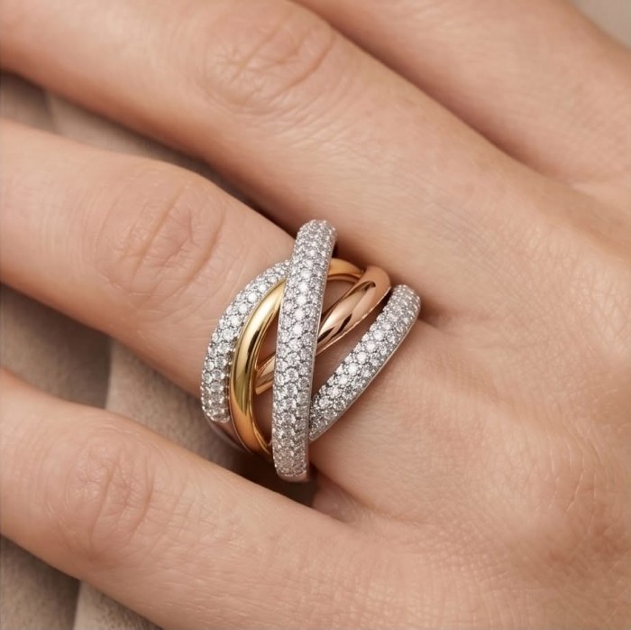 Vivien - Natural White Topaz 3 tones .925 Sterling Silver dipped in 18K Gold handmade ring size 8 - Vivien ring in 3 tones and stone detail, worn on hand.